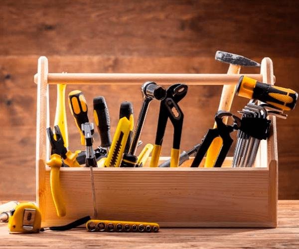 أدوات الورشة والعدد